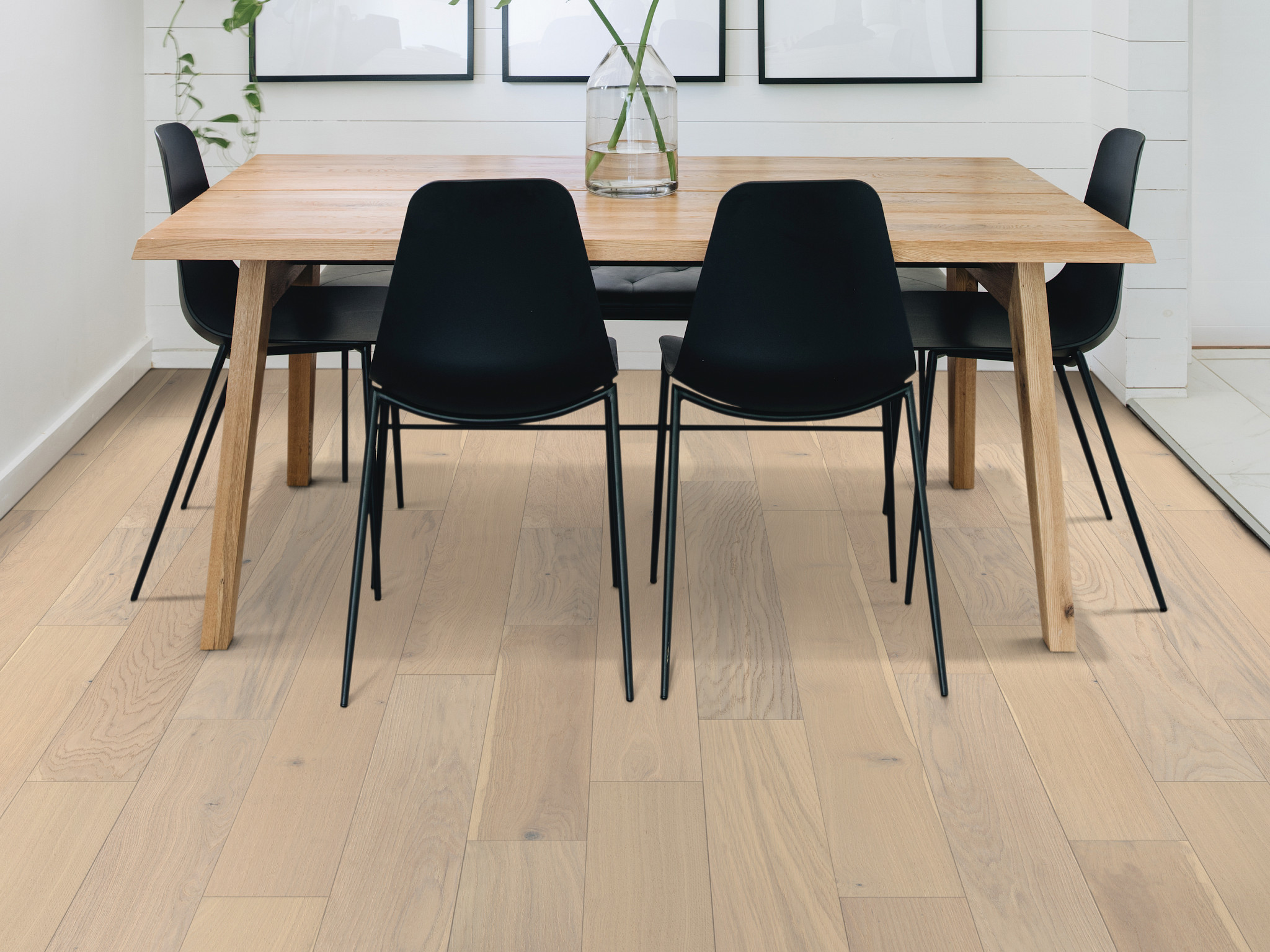 Anderson Tuftex Noble Hall - Regal 7" room scene